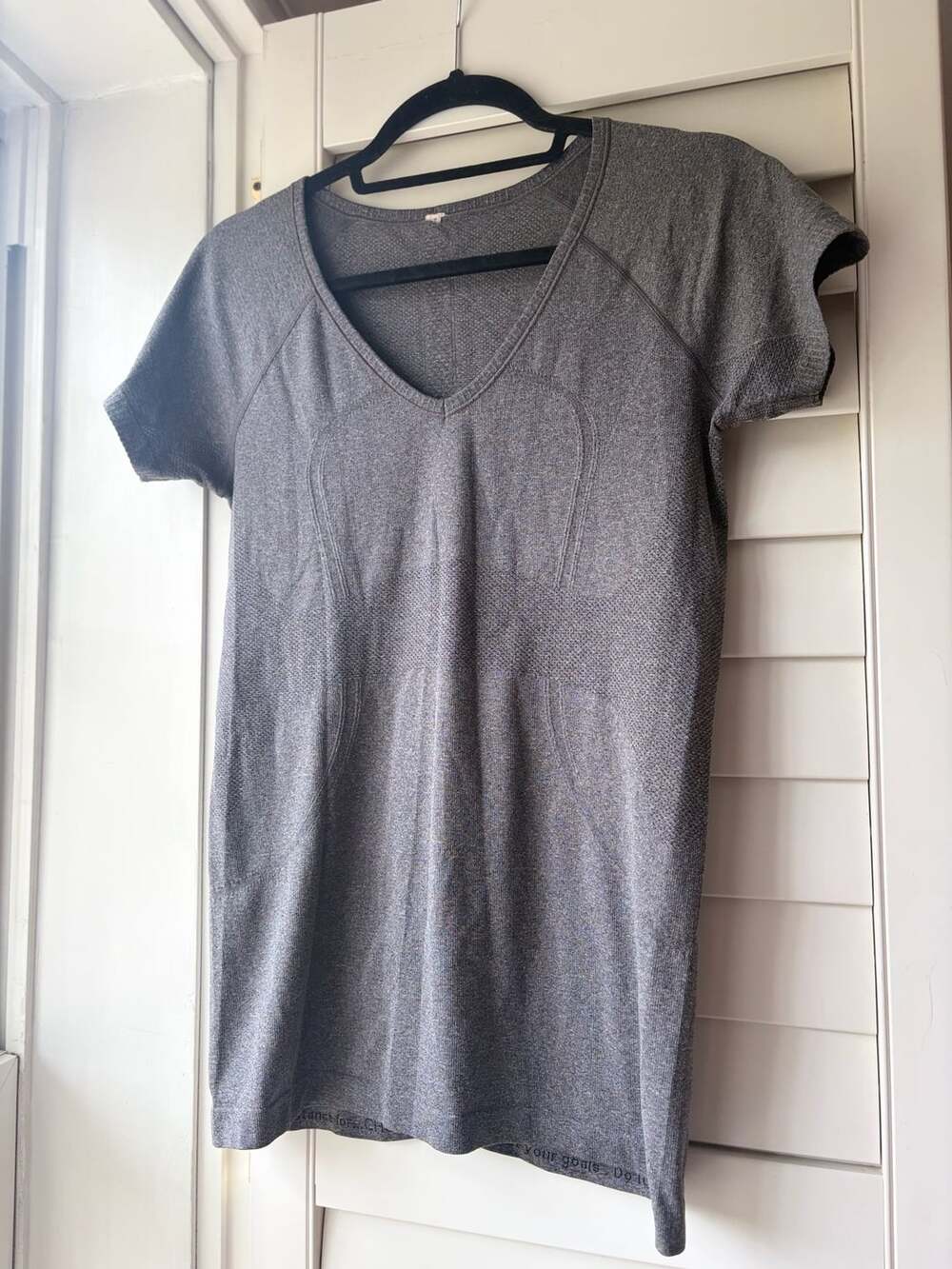 Lululemon Run Swiftly Tech Short Sleeve V-Neck Size 8 Gray